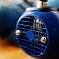 Cum sa alegi motorul electric industrial potrivit, ghid pentru modele trifazice, cu frână și ATEX