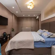 Dormitor mic în apartament de bloc: cum alegi mobila ca să câștigi spațiu, nu stres