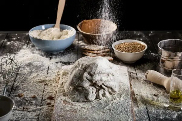 Cum influențează făina neagră aspectul și gustul produselor de patiserie?