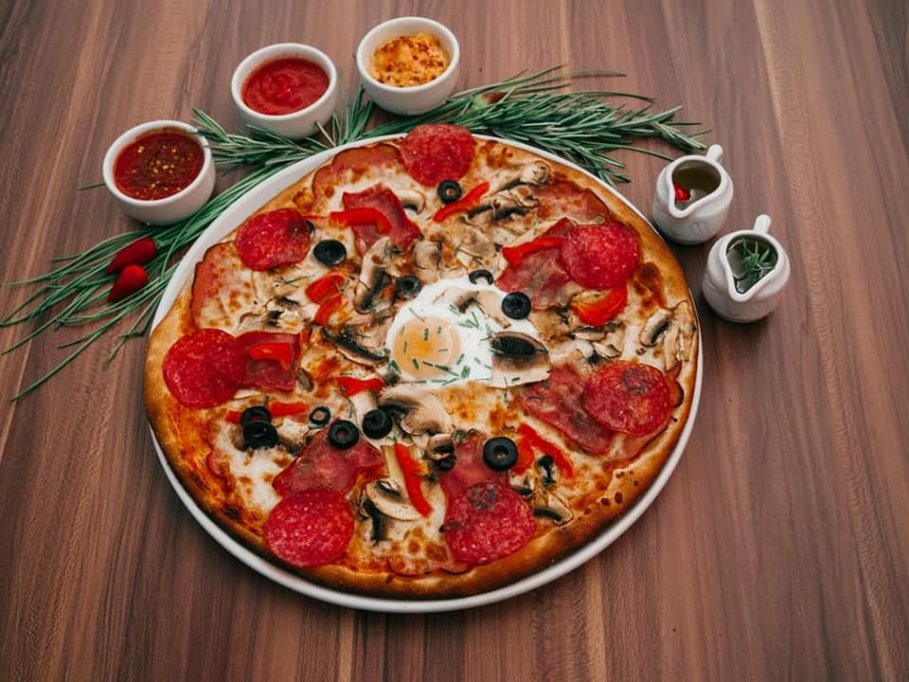 Ezi's Pizza